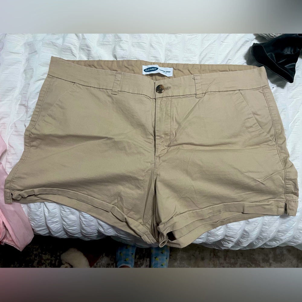 Mid rise khaki shorts chino